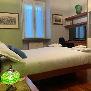 Apartamento Cozy Flat Mins Walk To Navigli And Metro Porta Genova, Milán